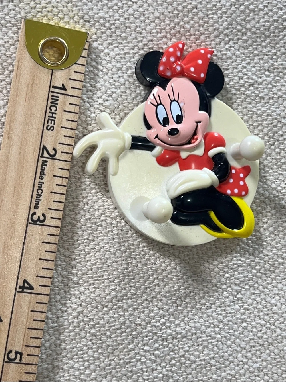 Vintage Disney Minnie Mouse Fridge Magnet hook pegs 1995 Disneyland Collectible